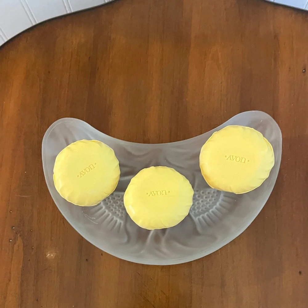 Avon Flowerfrost Collection Crescent‎ plate & 3 “sunny lemon” guest soaps